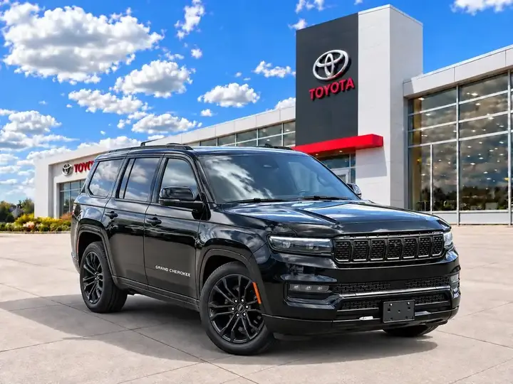 Jeep Grand Wagoneer 2023 photo 2