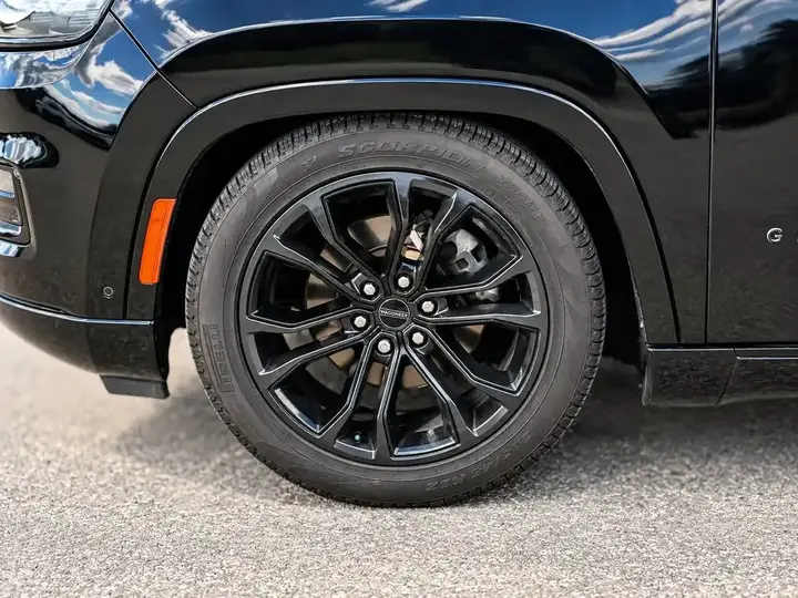 Jeep Grand Wagoneer 2023 photo 3