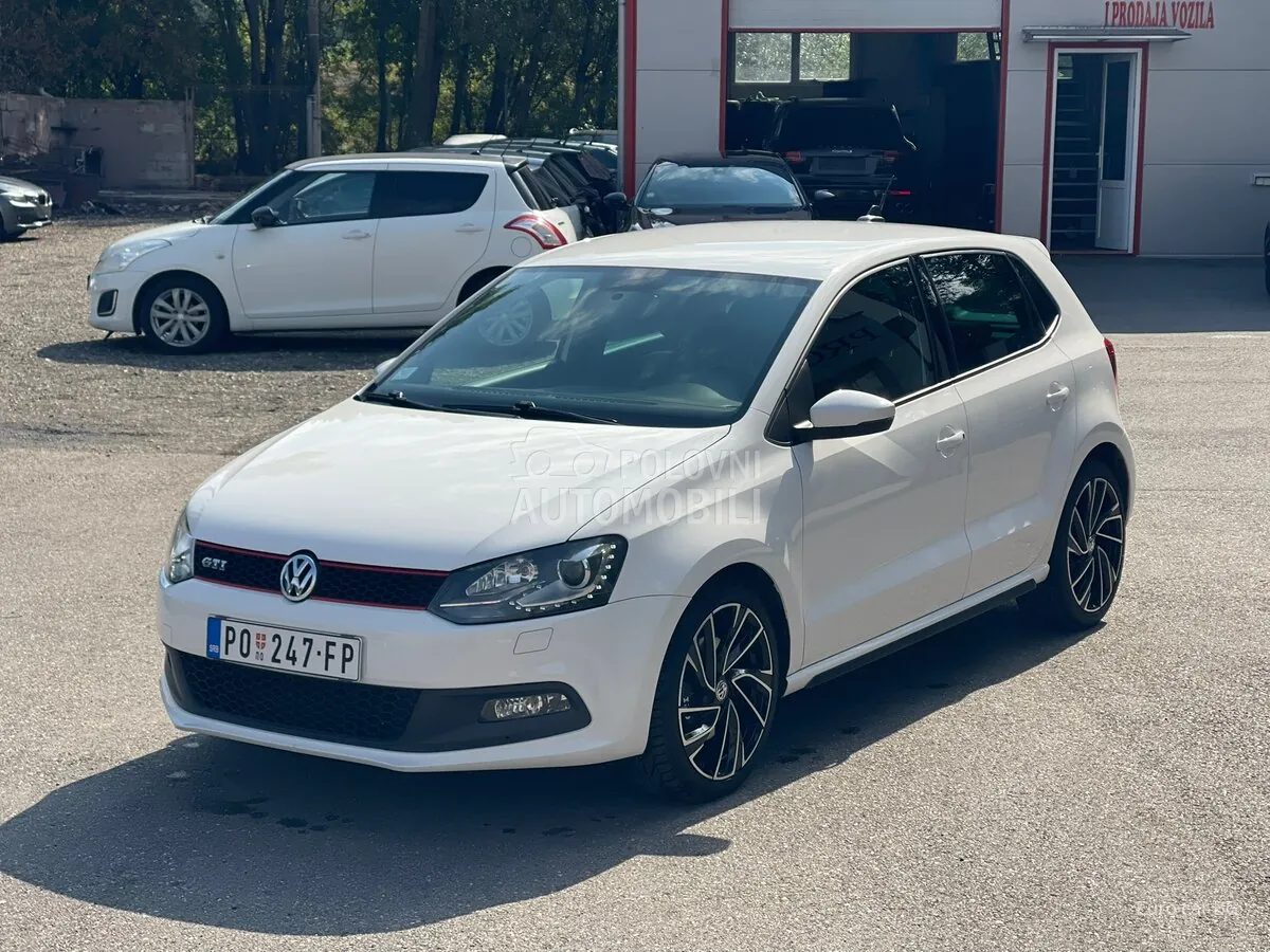 Volkswagen Polo 2012 photo 3