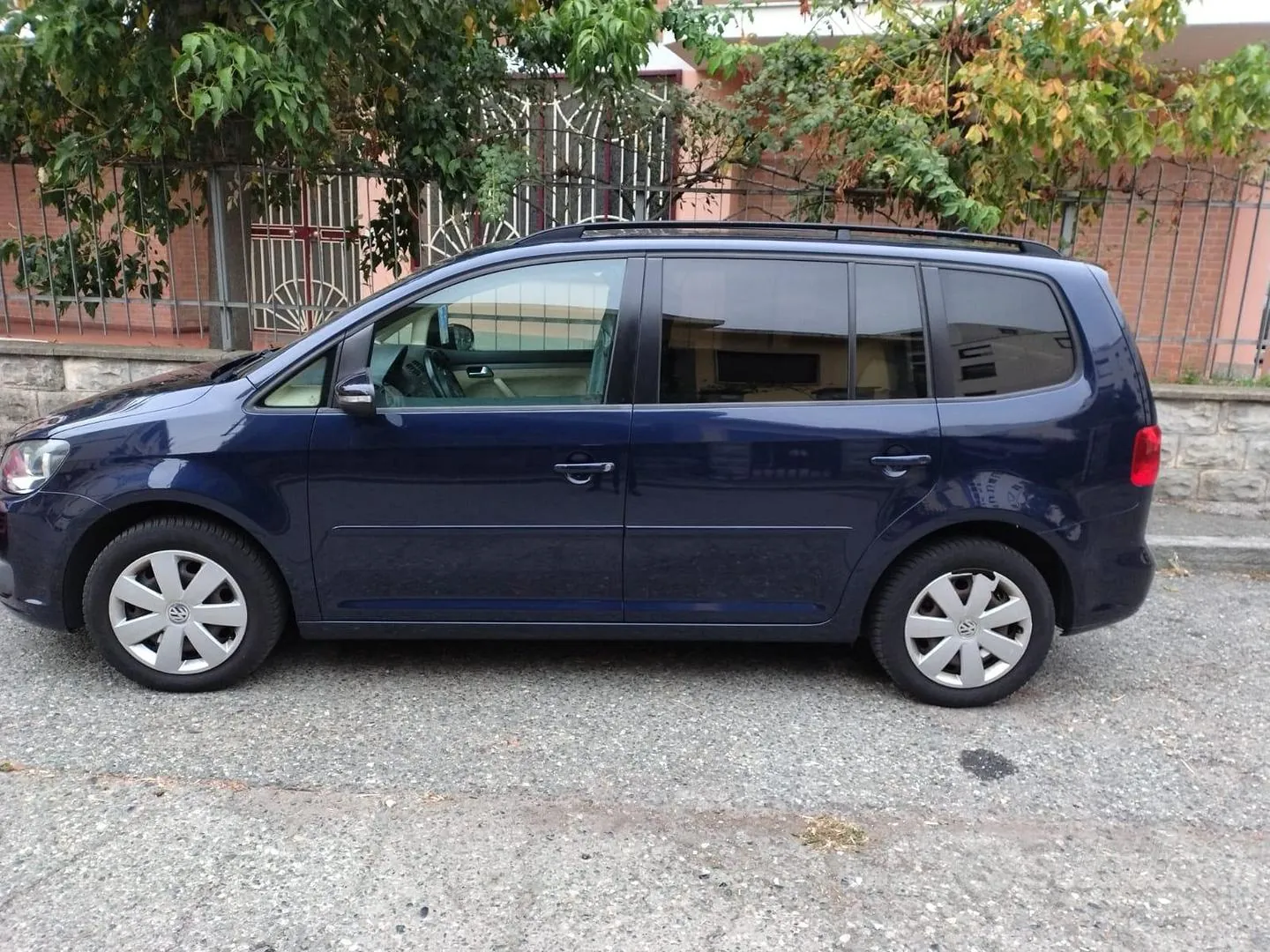 Volkswagen Touran 2014 photo 2