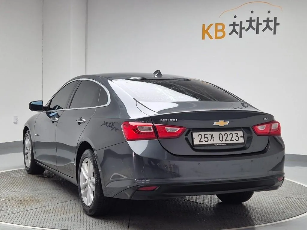 Chevrolet Malibu 2017 photo 2