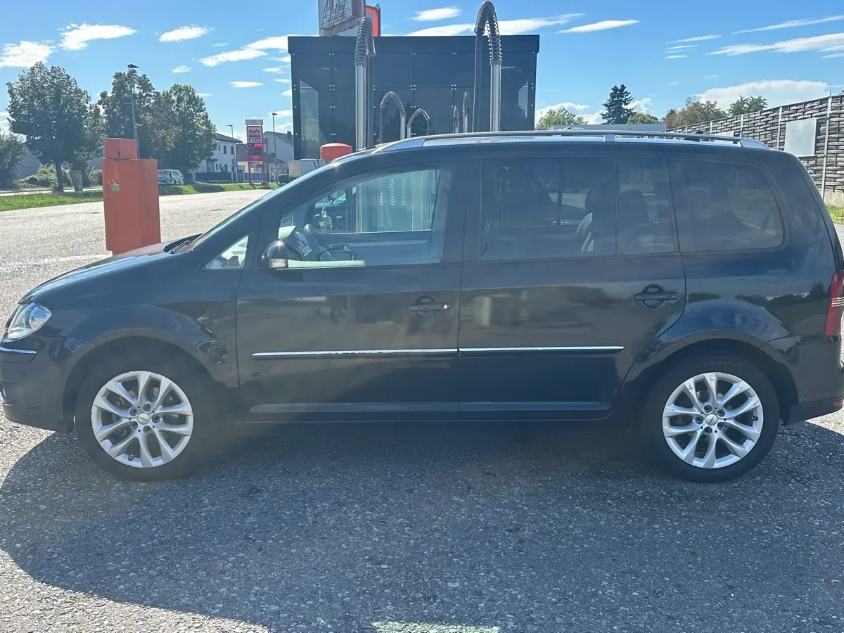 Volkswagen Touran 2008 photo 2