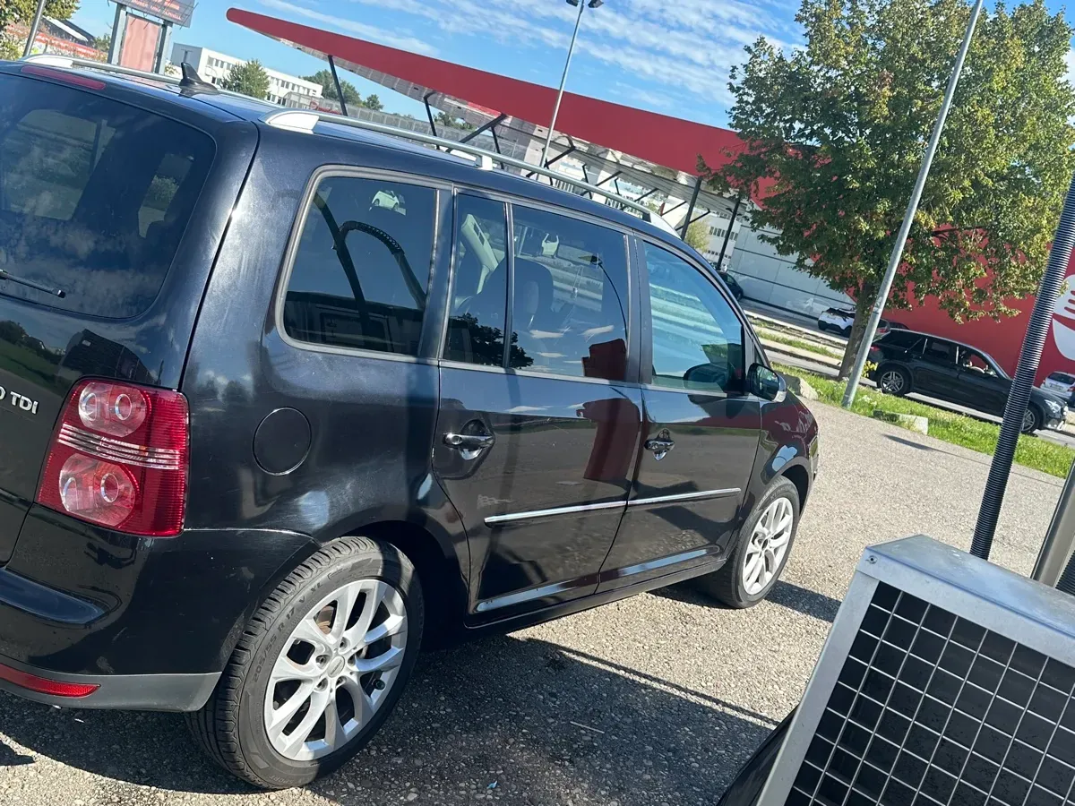 Volkswagen Touran 2008 photo 3
