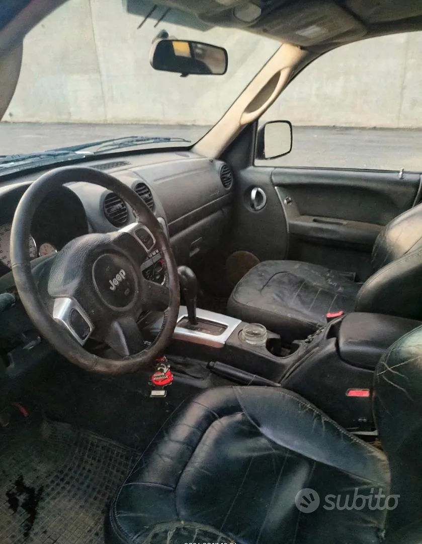 Jeep Cherokee 2005 photo 5