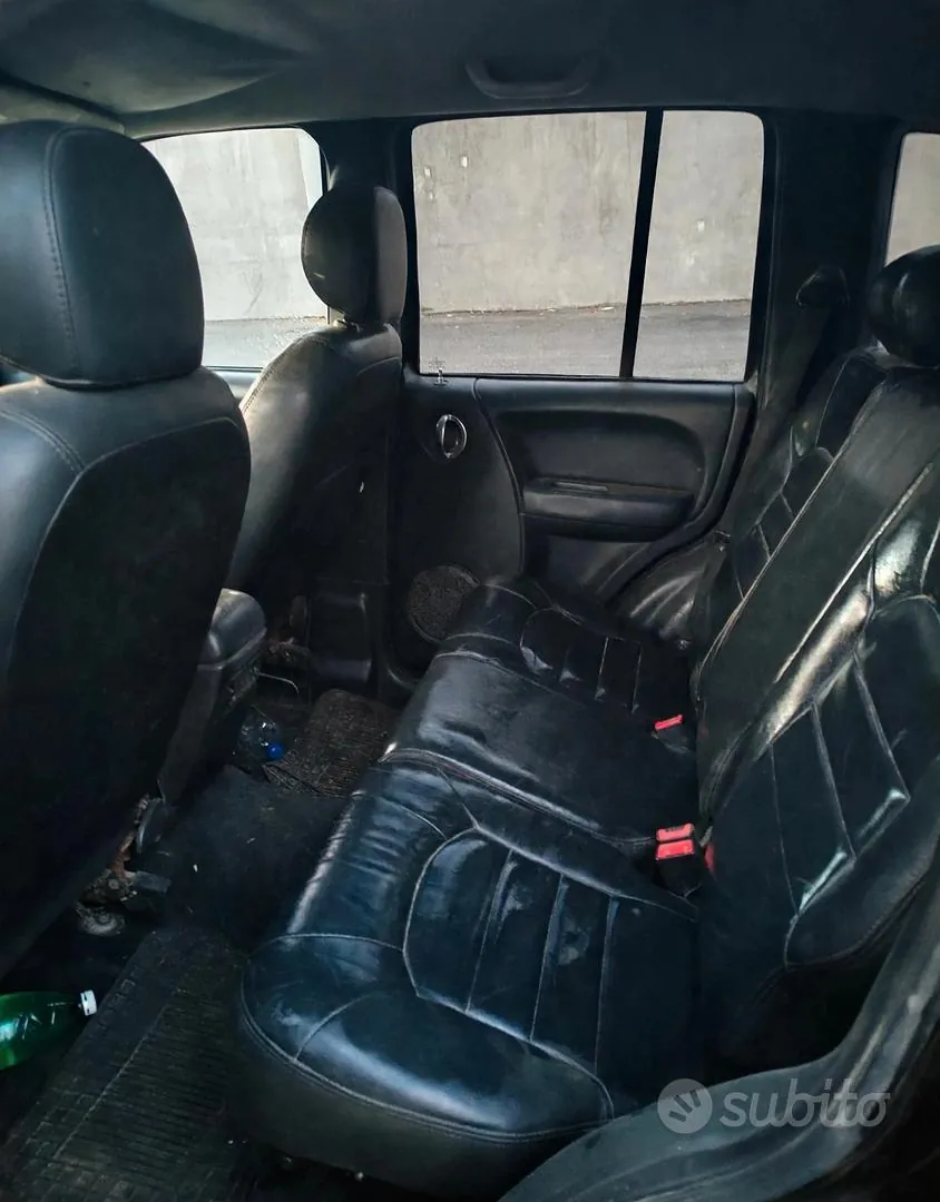 Jeep Cherokee 2005 photo 4