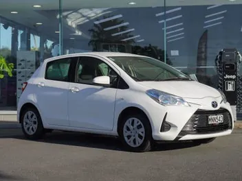 Toyota Yaris 2018 photo 2