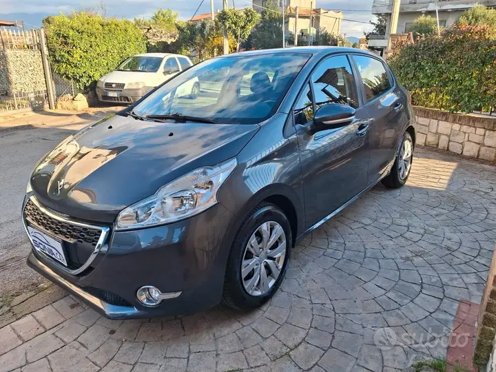 Peugeot 208 2014 photo 2