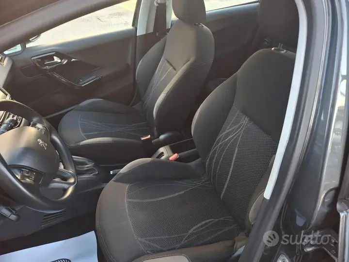 Peugeot 208 2014 photo 4