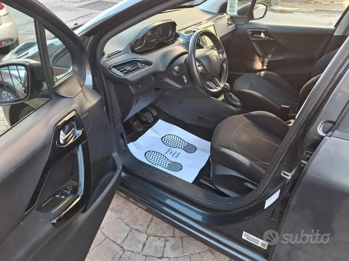 Peugeot 208 2014 photo 5