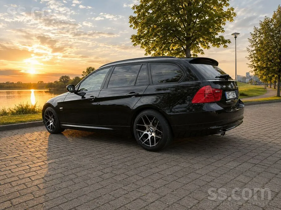 BMW 320 2011 photo 4