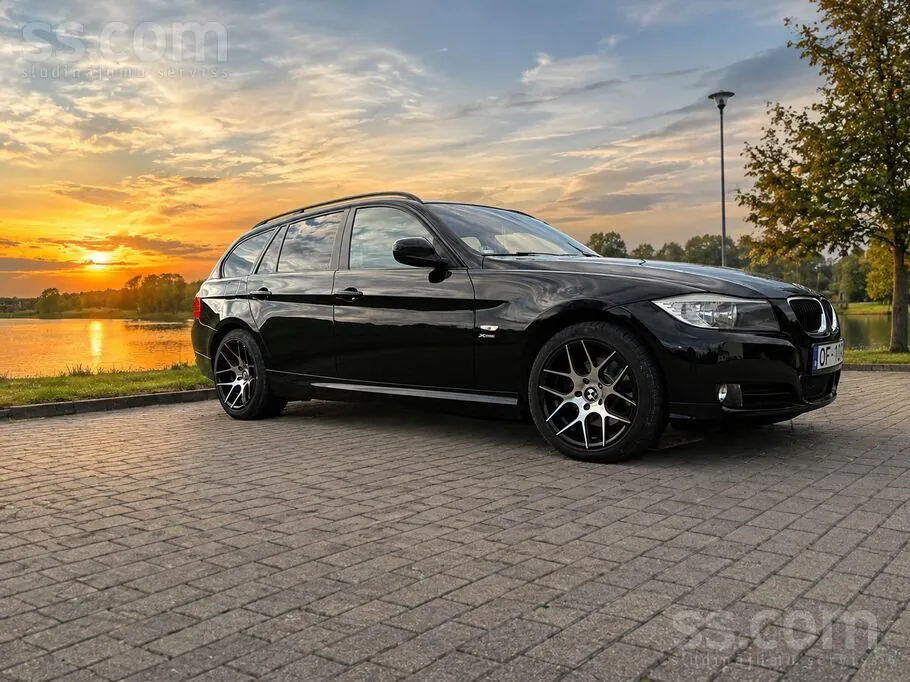 BMW 320 2011 photo 2
