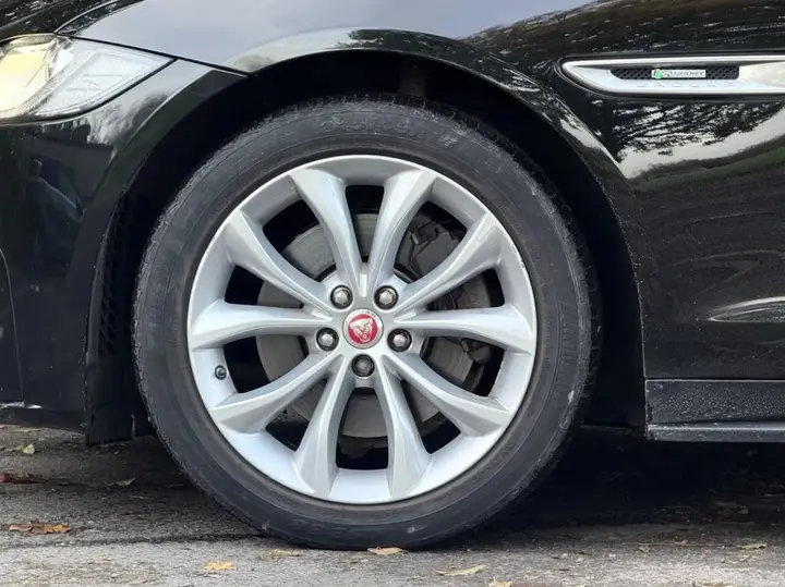 Jaguar Xf 2018 photo 3