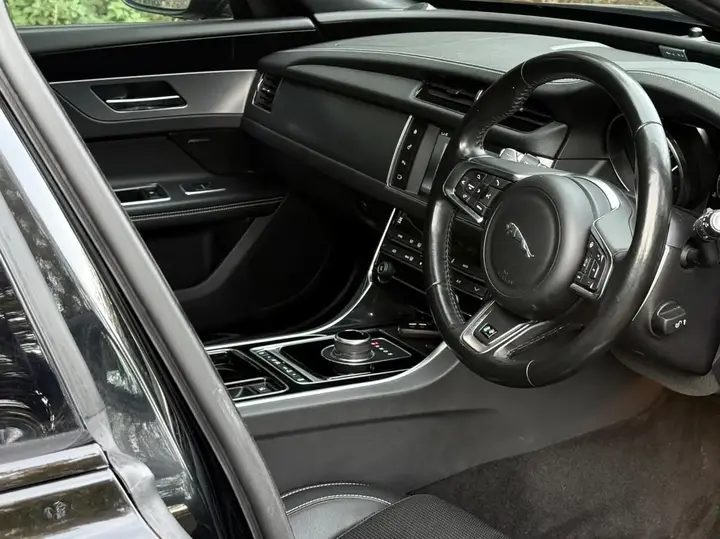 Jaguar Xf 2018 photo 5