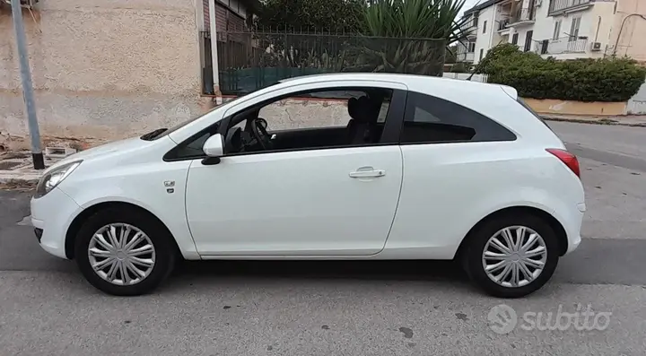 Opel Corsa 2010 photo 2
