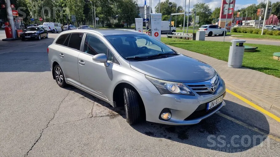 Toyota Avensis 2014 photo 2