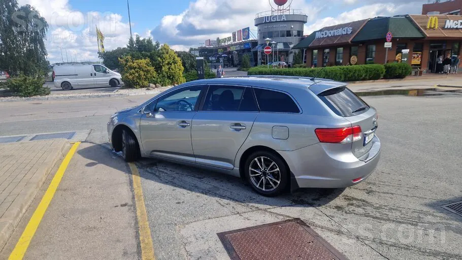 Toyota Avensis 2014 photo 3