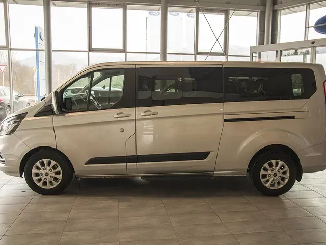Ford Tourneo Custom 2023 photo 2