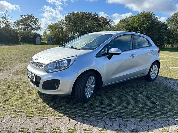 Kia Rio 2013 photo 5