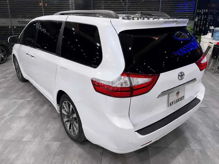 Toyota Sienna 2012 photo 4