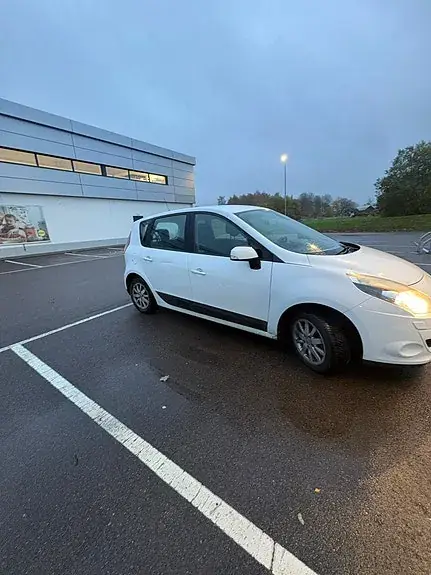 Renault Scenic Iii 2010 photo 3