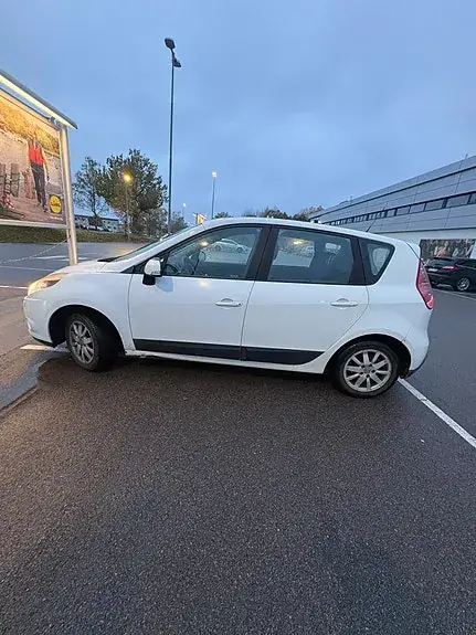 Renault Scenic Iii 2010 photo 4