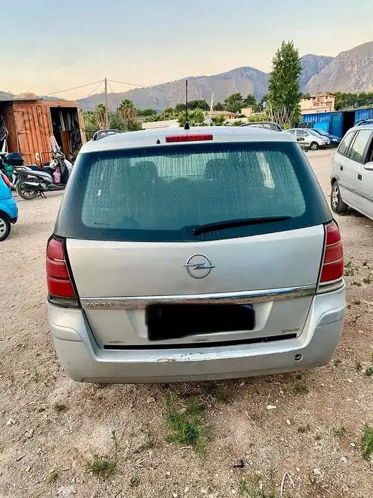 Opel Zafira 2005 photo 2