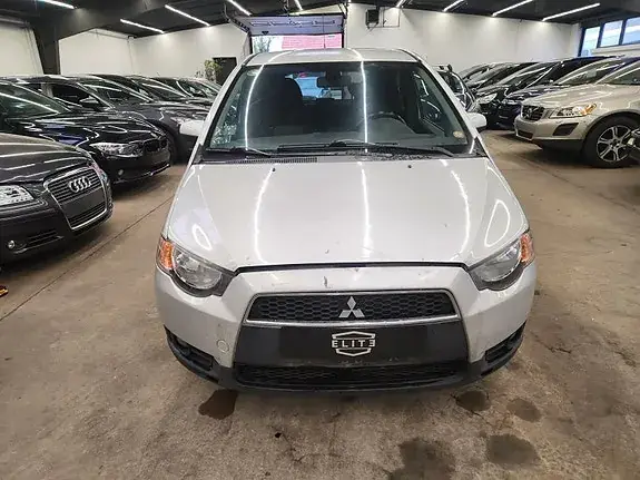 Mitsubishi Colt 2011 photo 2