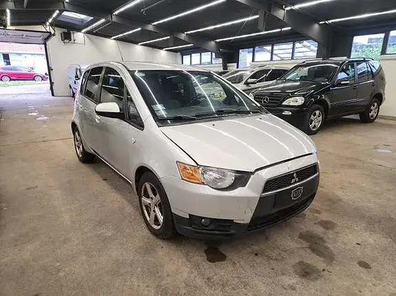 Mitsubishi Colt 2011 photo 3