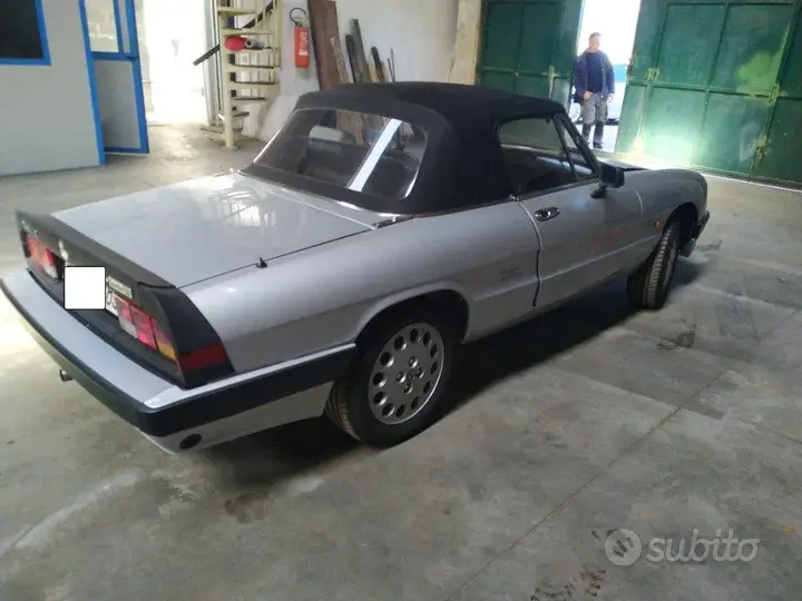 Alfa Romeo Spider 1988 photo 4