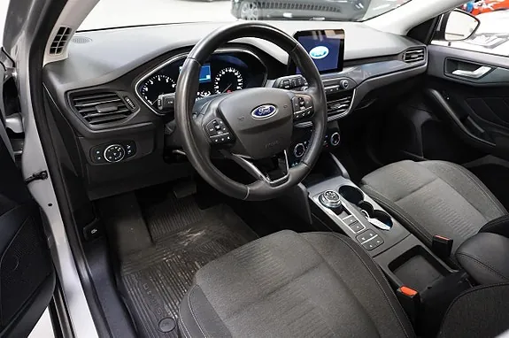 Ford Focus 2022 photo 2