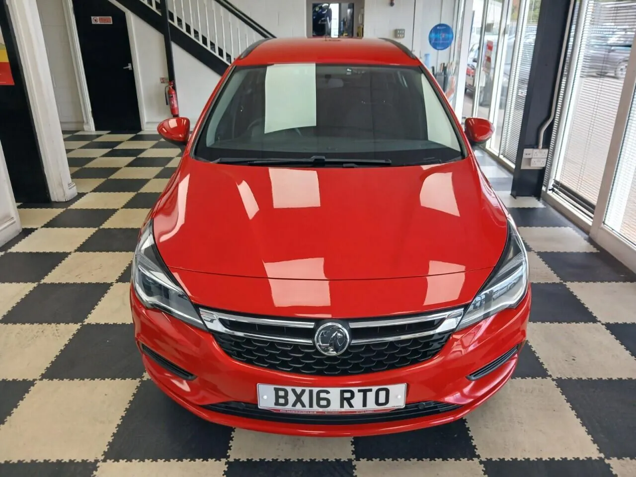 Vauxhall Astra 2016 photo 2