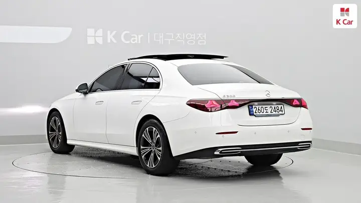 Mercedes-Benz E-Class 2024 photo 4