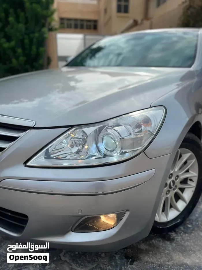 Hyundai Genesis 2010 photo 3