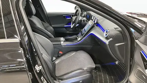 Mercedes-Benz C 300 E 2024 photo 3