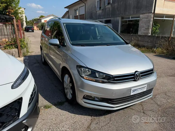 Volkswagen Touran 2017 photo 2