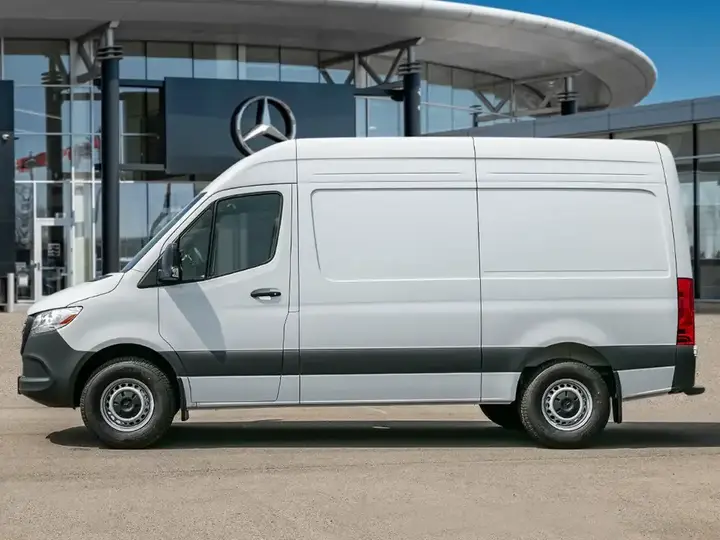 Mercedes-Benz Sprinter 2026 photo 3