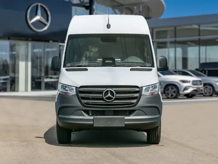 Mercedes-Benz Sprinter 2026 photo 4