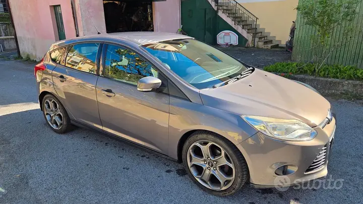 Ford Focus 2012 photo 2