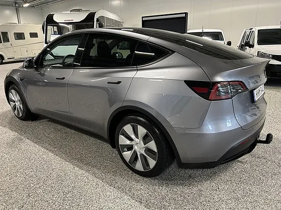 Tesla Model Y 2023 photo 2