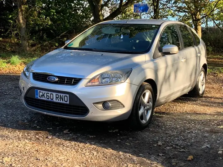 Ford Focus 2010 photo 2