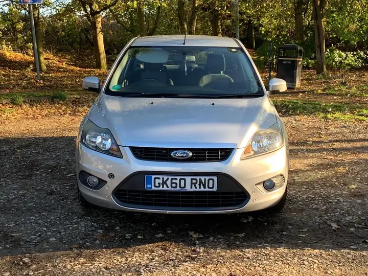 Ford Focus 2010 photo 3