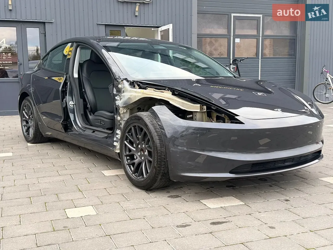 Tesla Model 3 2024 photo 4