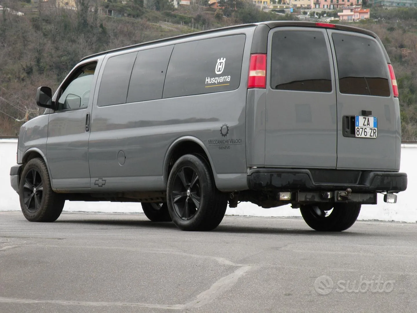 Chevrolet Chevy Van 2002 photo 3