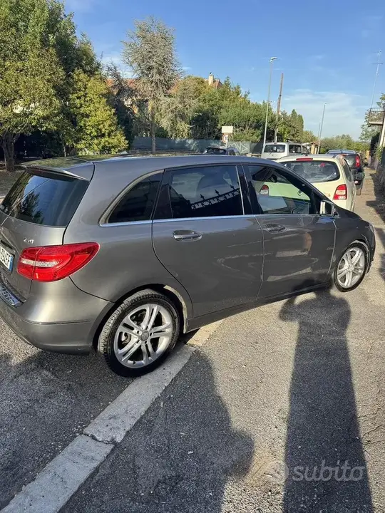 Mercedes-Benz B200 2012 photo 3