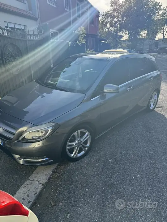 Mercedes-Benz B200