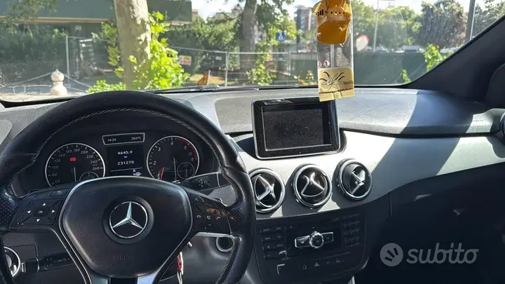 Mercedes-Benz B200 2012 photo 5