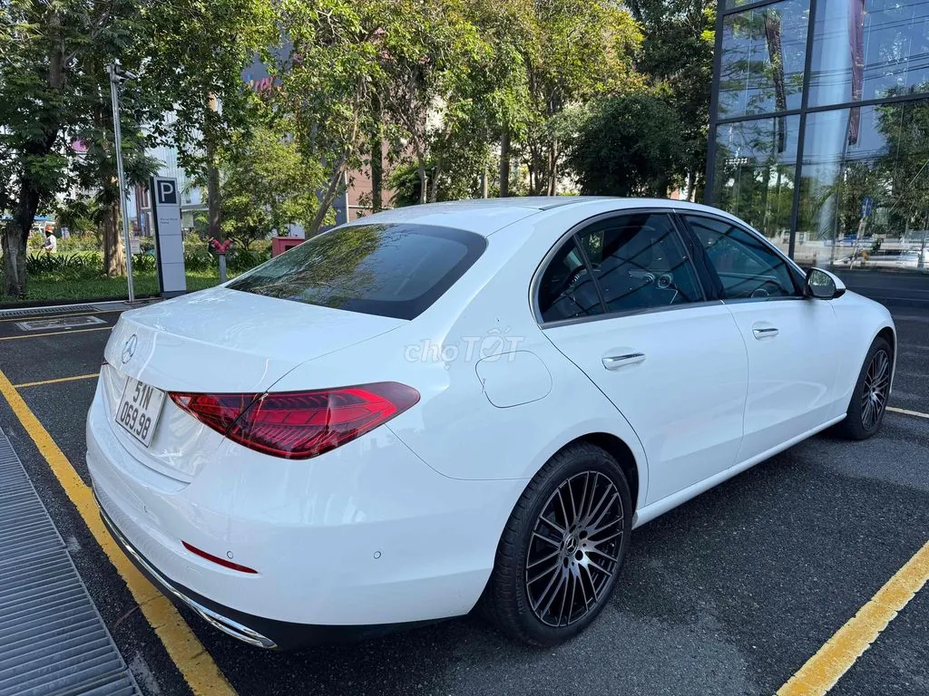 Mercedes-Benz C-Class 2025 photo 5