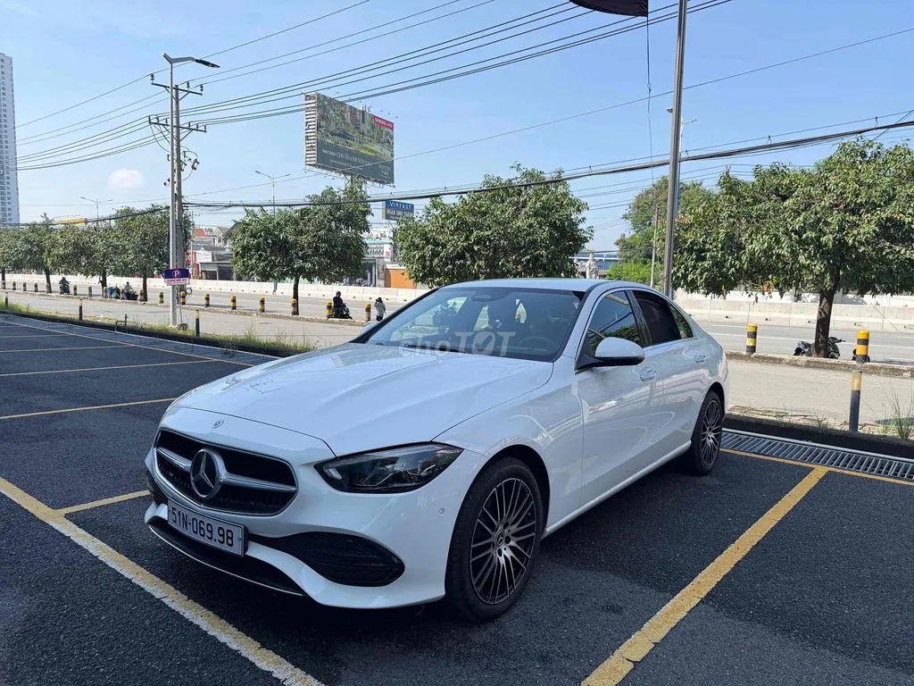 Mercedes-Benz C-Class 2025 photo 3