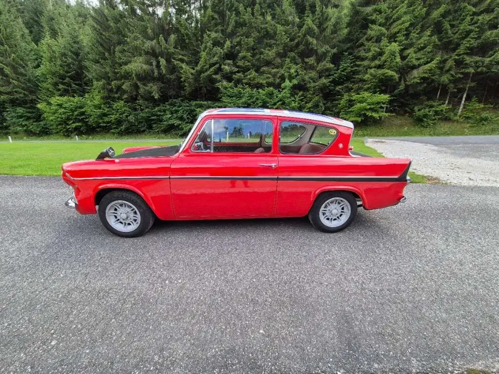 Ford Anglia Super De Luxe 1966 photo 2