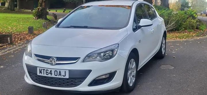 Vauxhall Astra 2015 photo 3